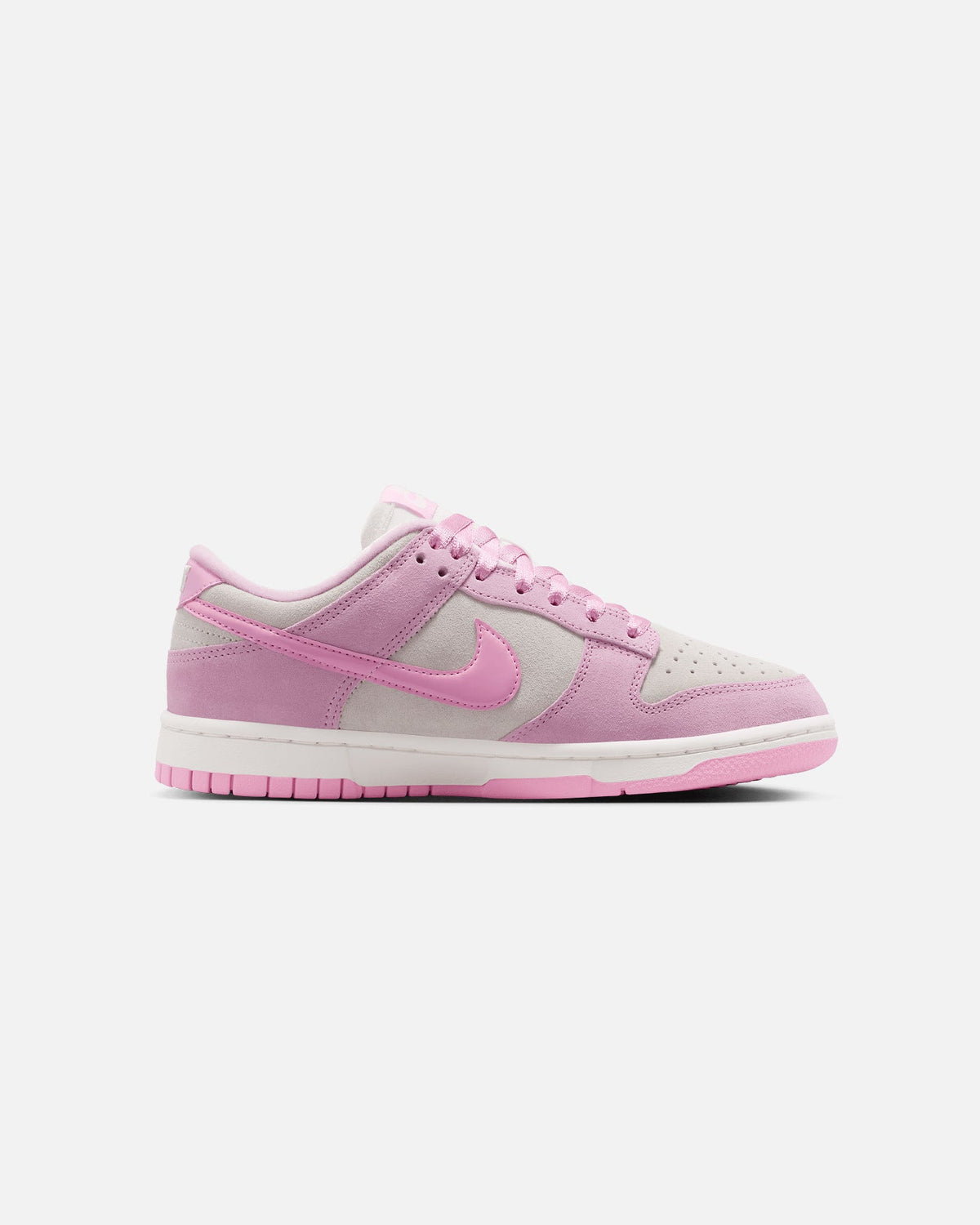 Nike Women's Dunk Low SE Pink