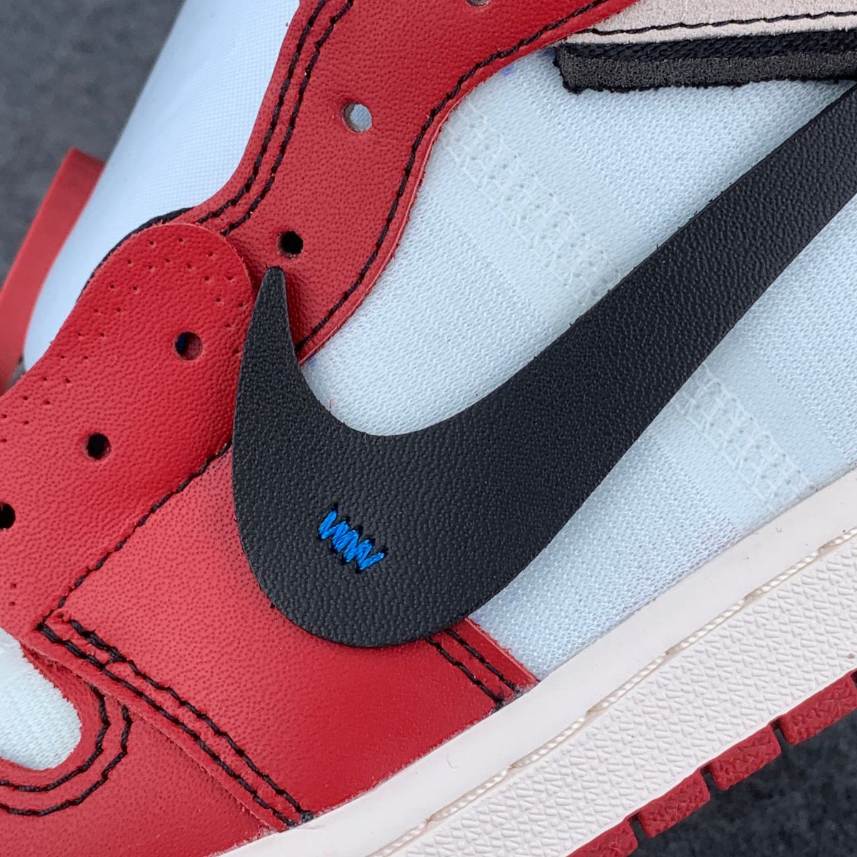 Off-White x Air Jordan 1 Retro High OG 'Chicago'
