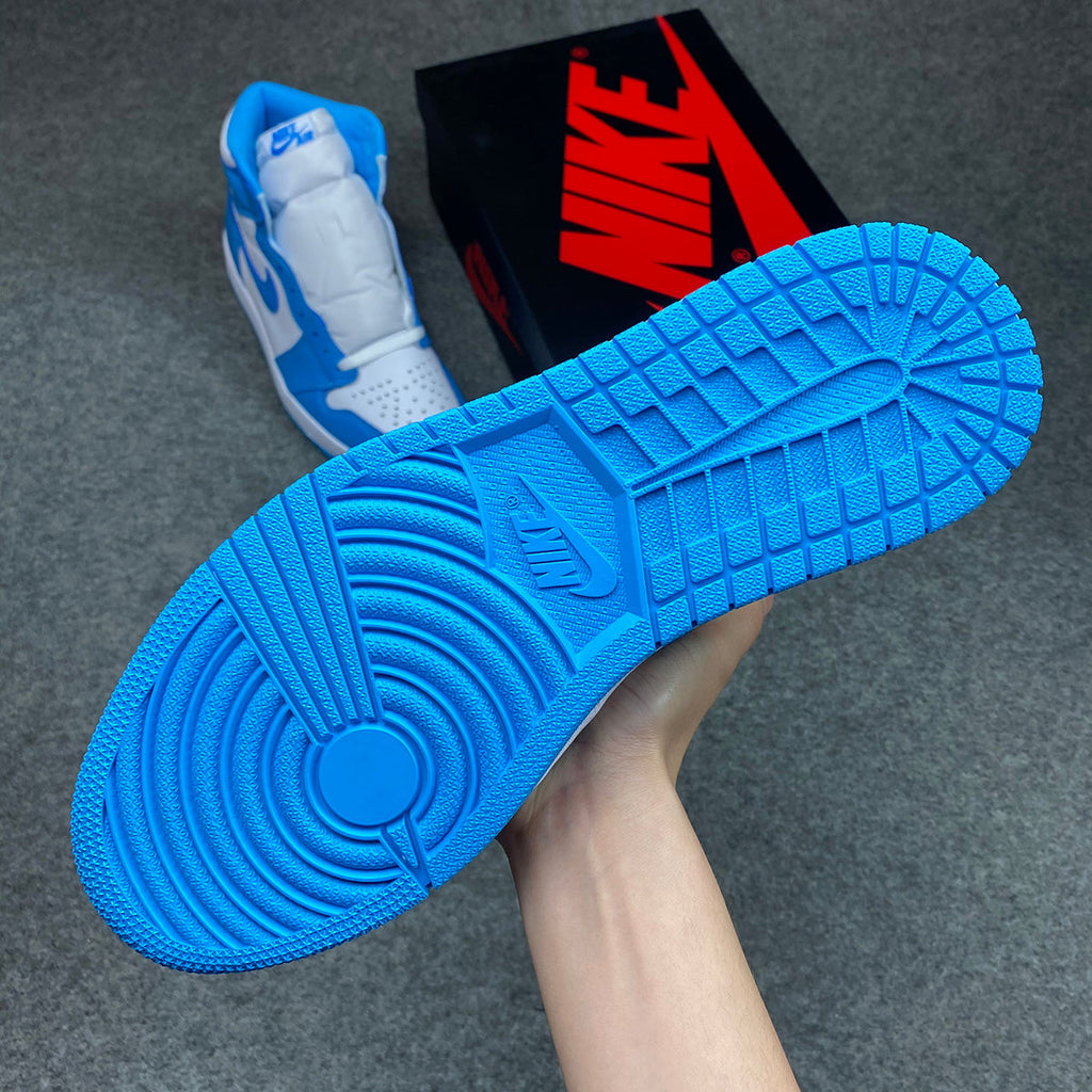 Air Jordan 1 Retro High OG 'UNC'