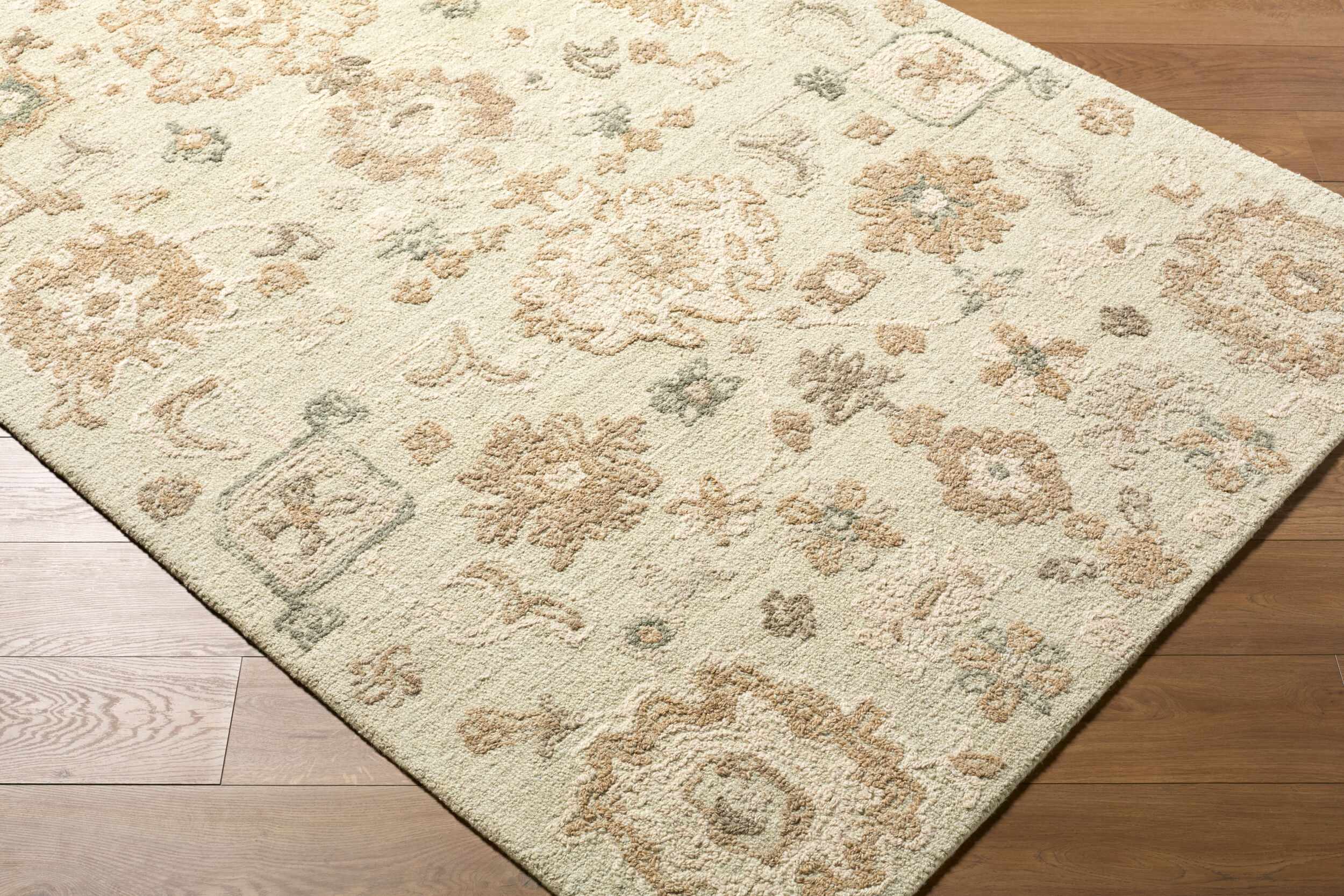Kyvyne Traditional Handmade Area Rug