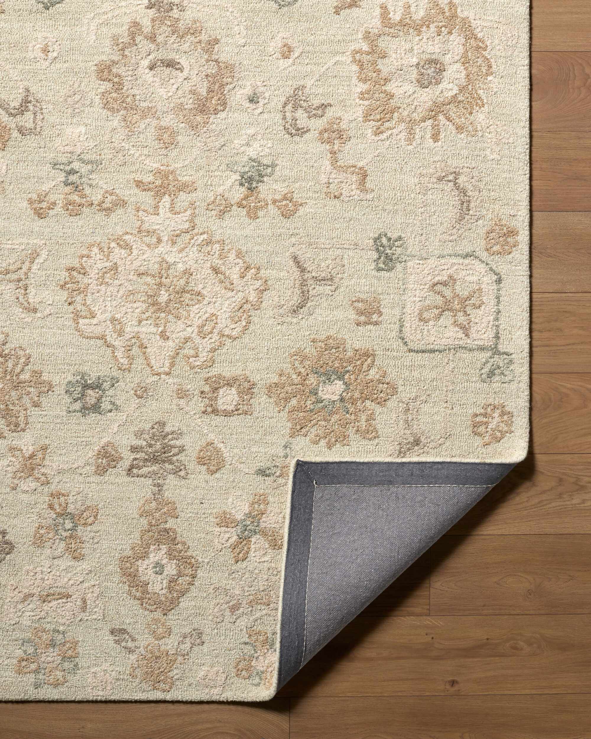 Kyvyne Traditional Handmade Area Rug