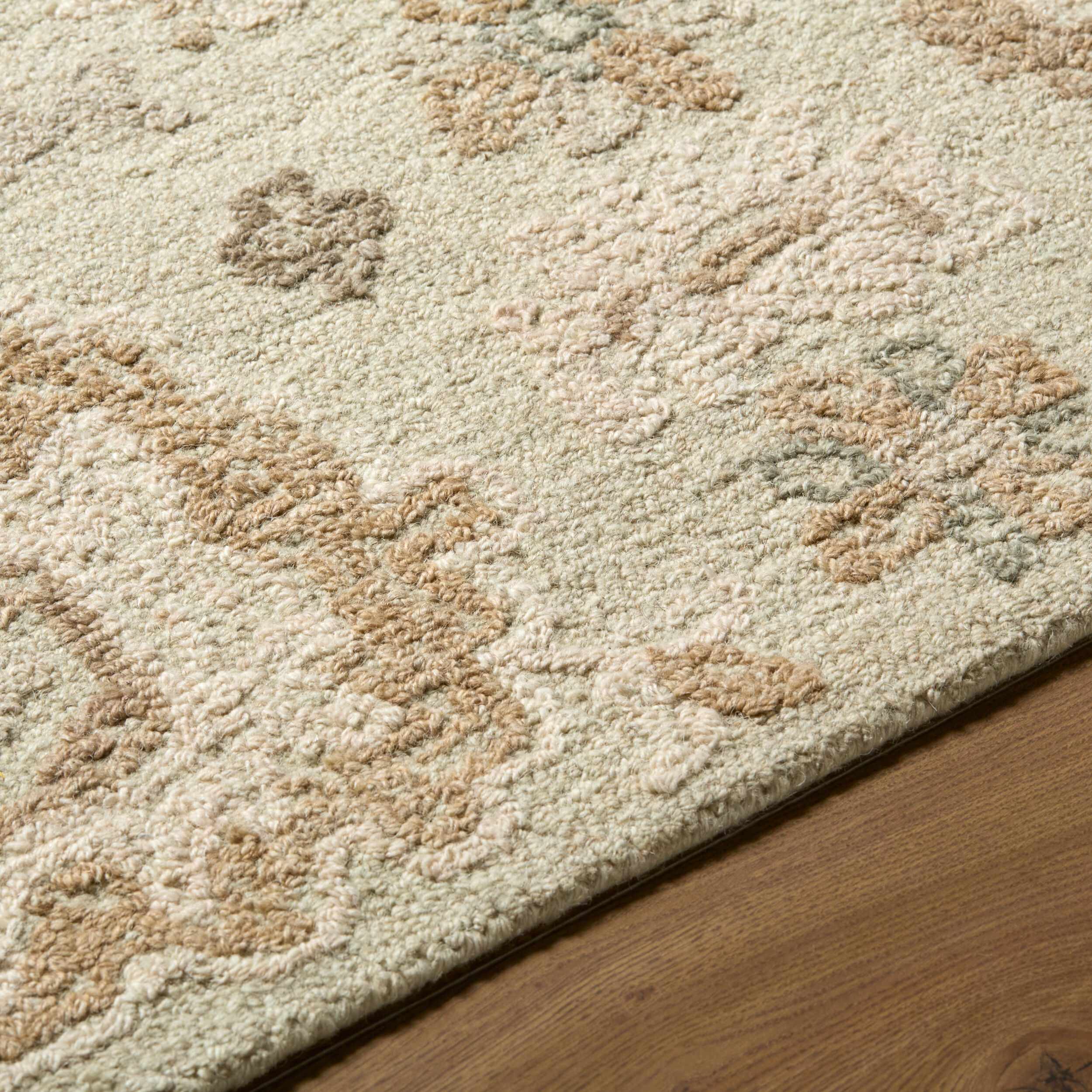 Kyvyne Traditional Handmade Area Rug